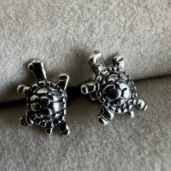 Jewelry - 925 Sterling Silver turtle Earrings